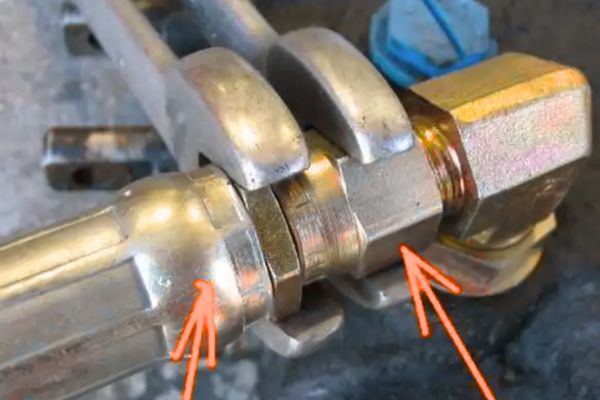 stuck Hydraulic fitting