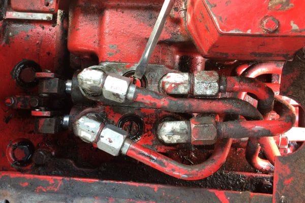 Leaks in Hydraulic Ports