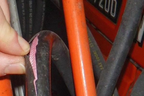 broken Hydraulic Rubber Hoses