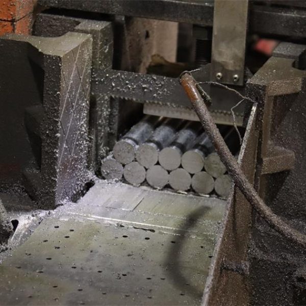 Topa hydraulic cylinder factory raw material cutting